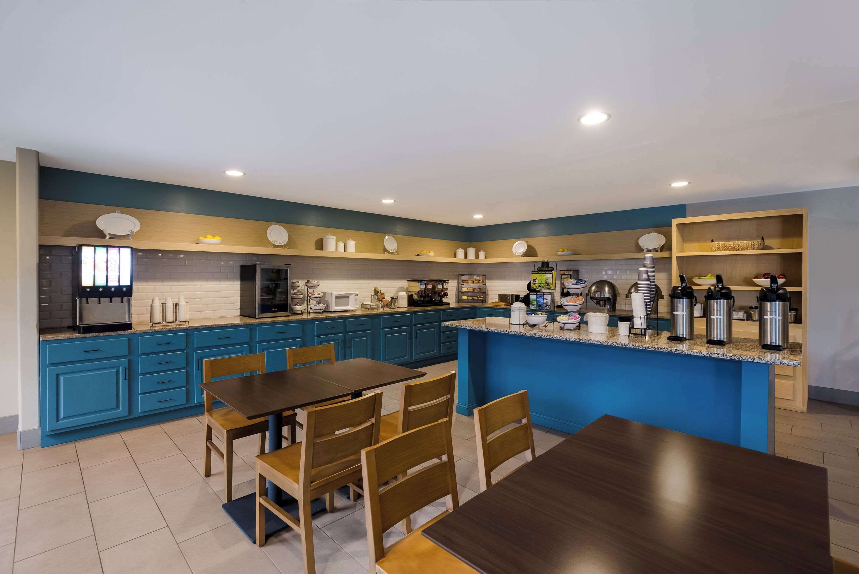 free daily continental breakfast