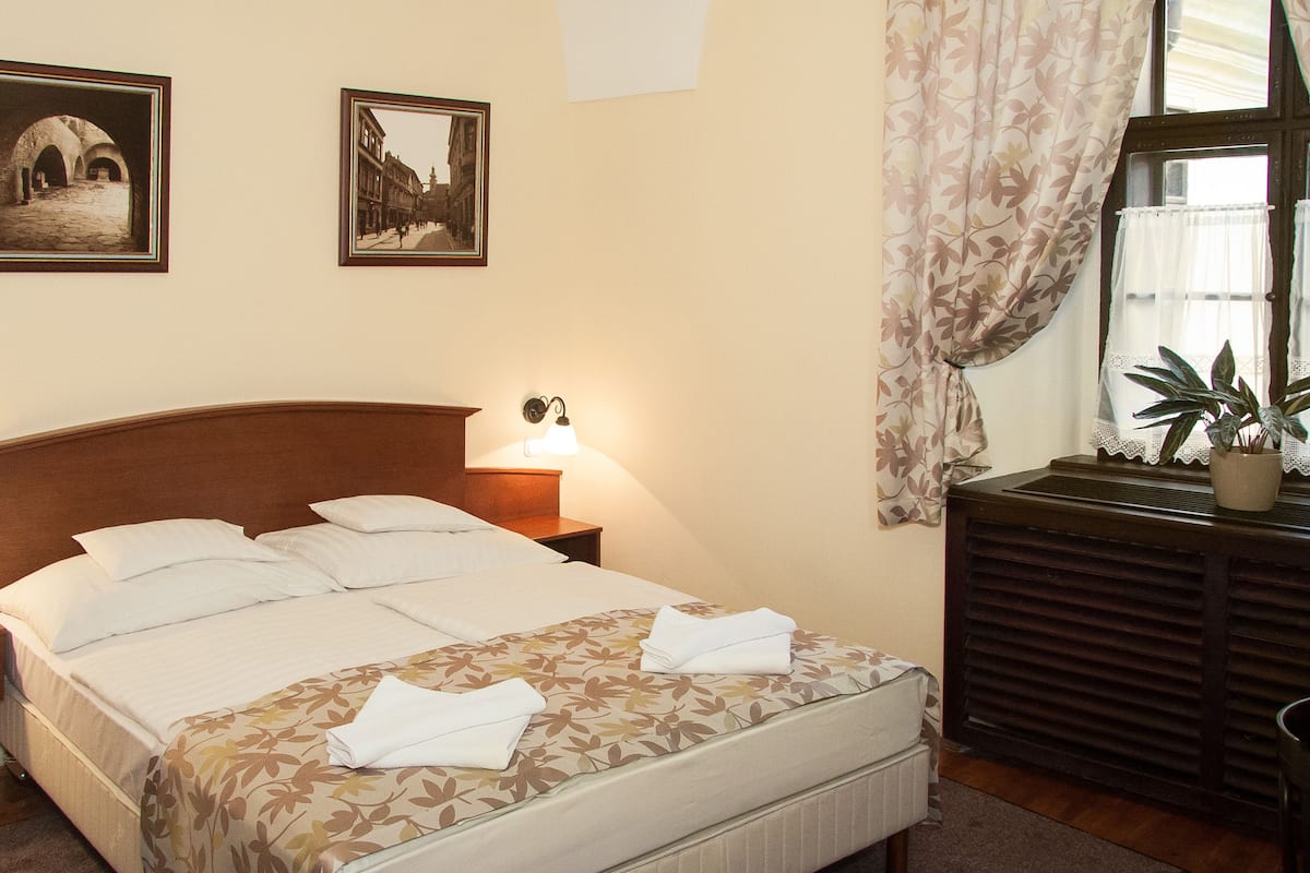 1 bedroom, Select Comfort beds, minibar, desk