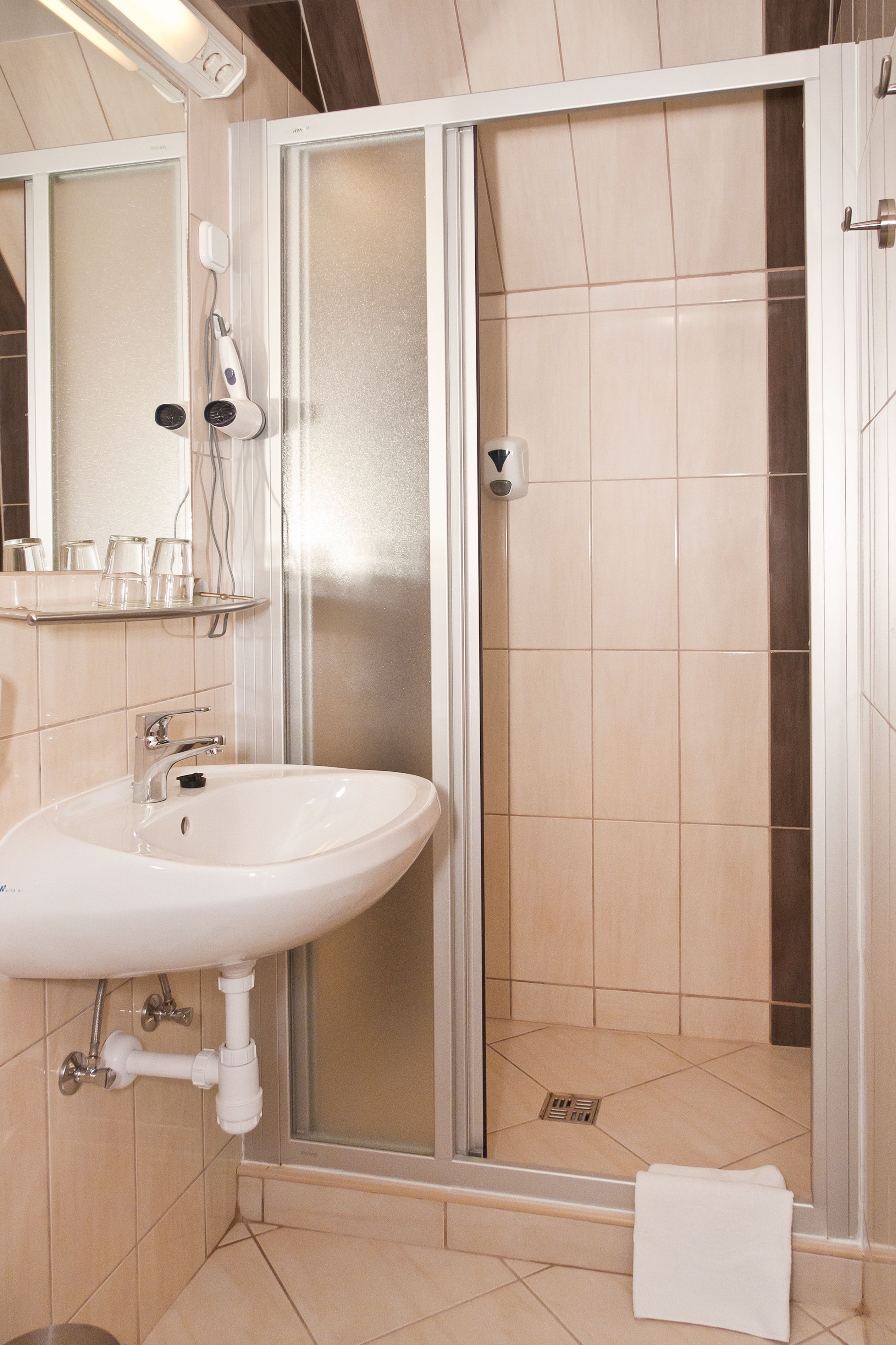 classic twin room, 2 single beds | bathroom | hair dryer, towels