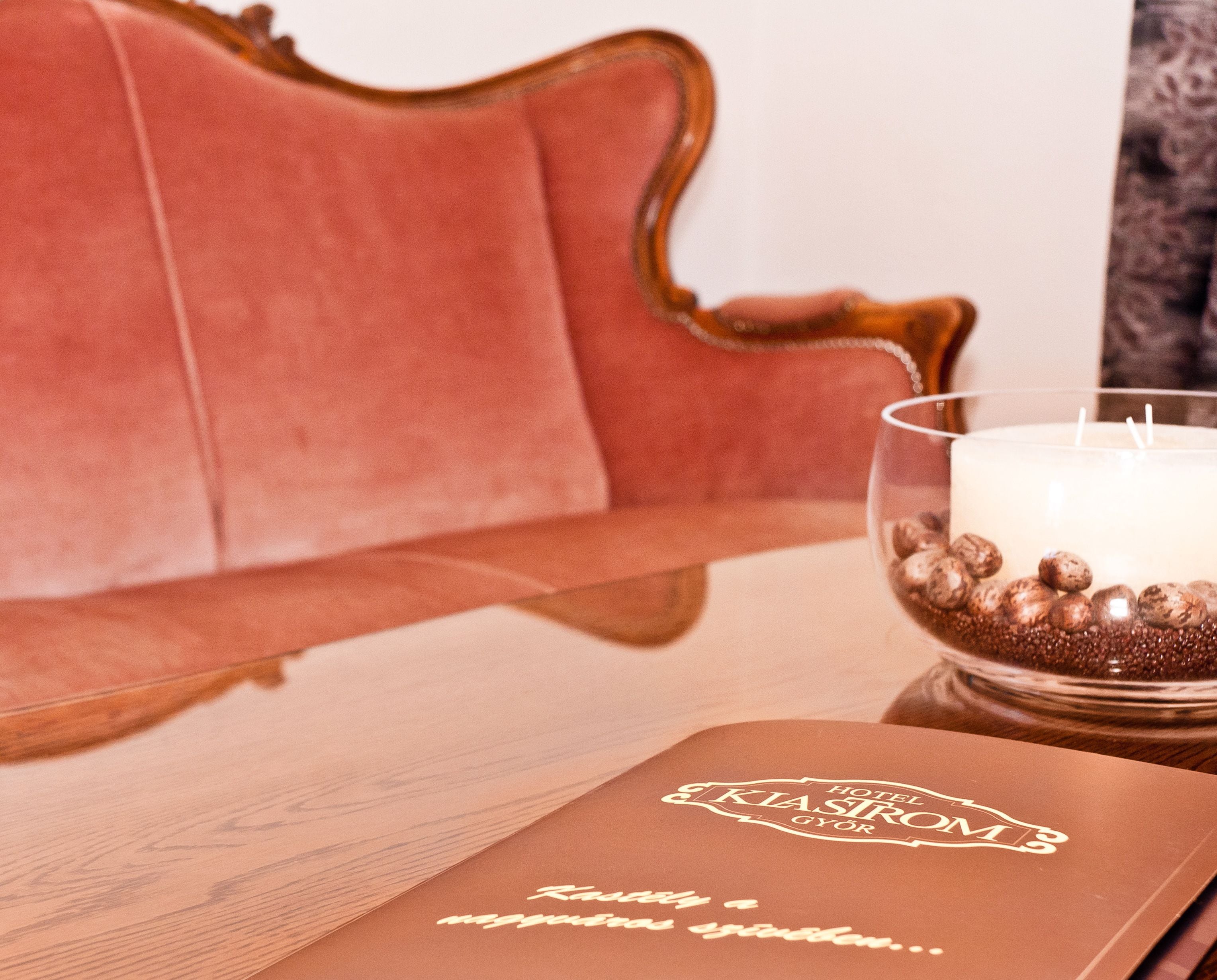 luxury room | living area | 1-cm flat-screen tv with digital channels, tv