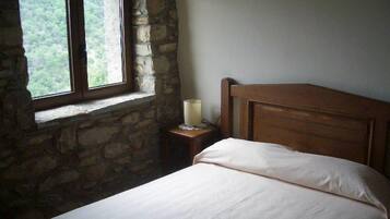 Double Room | Cribs/infant beds, rollaway beds, free WiFi, bed sheets