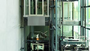 A modern building with large glass windows and metal structural elements. - Seminaris CampusHotel Berlin (Berlin)
