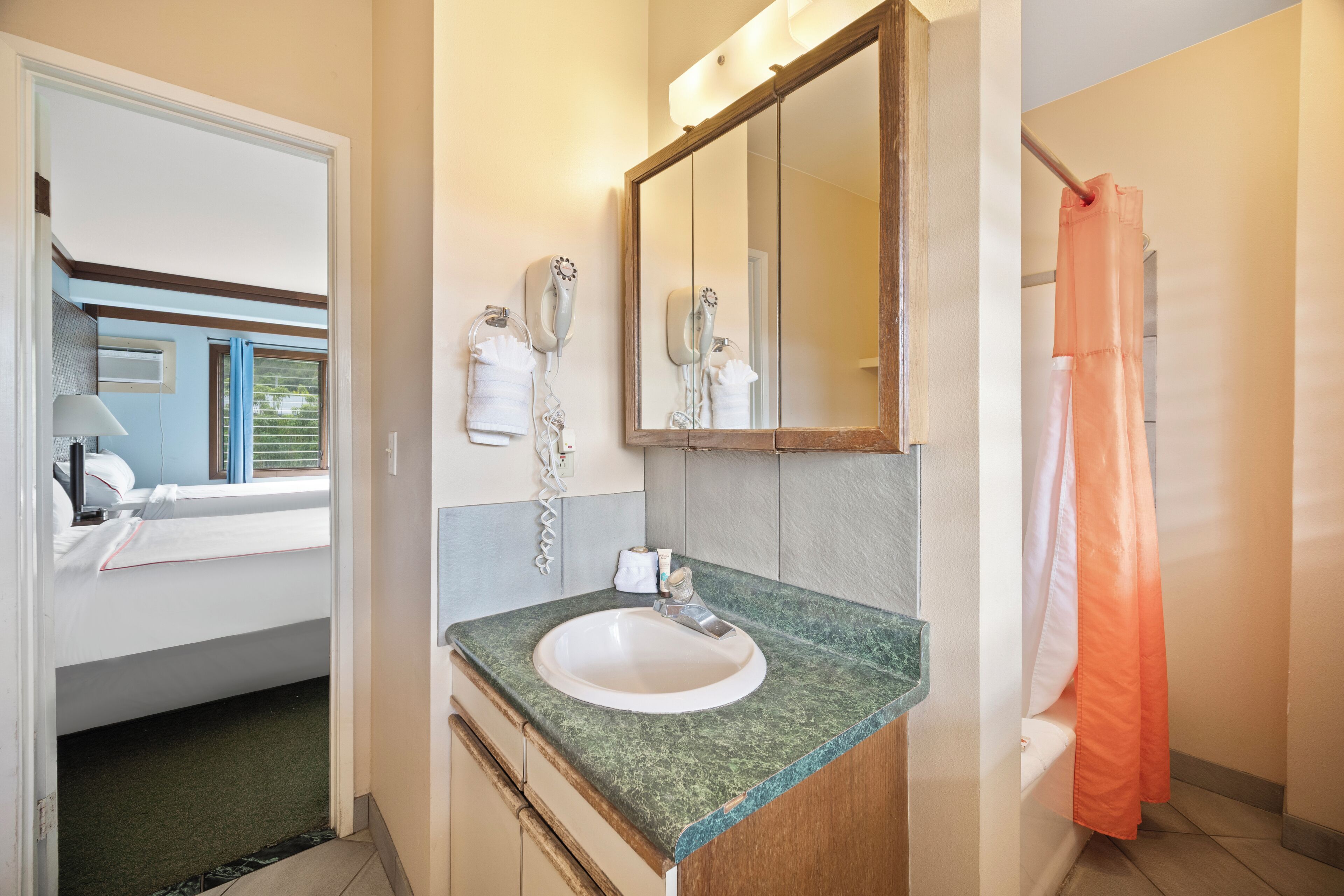 standard room, multiple beds (no resort fee, free breakfast) | bathroom sink