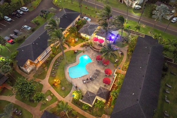Outdoor pool, sun loungers