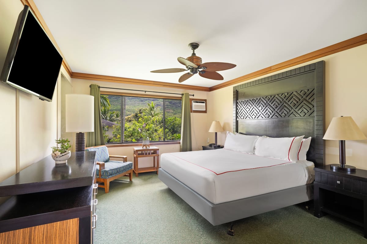 Deluxe Room, 1 King Bed, Mountain View (No Resort Fee, Free Breakfast) | Blackout drapes, iron/ironing board, WiFi (free), bed sheets