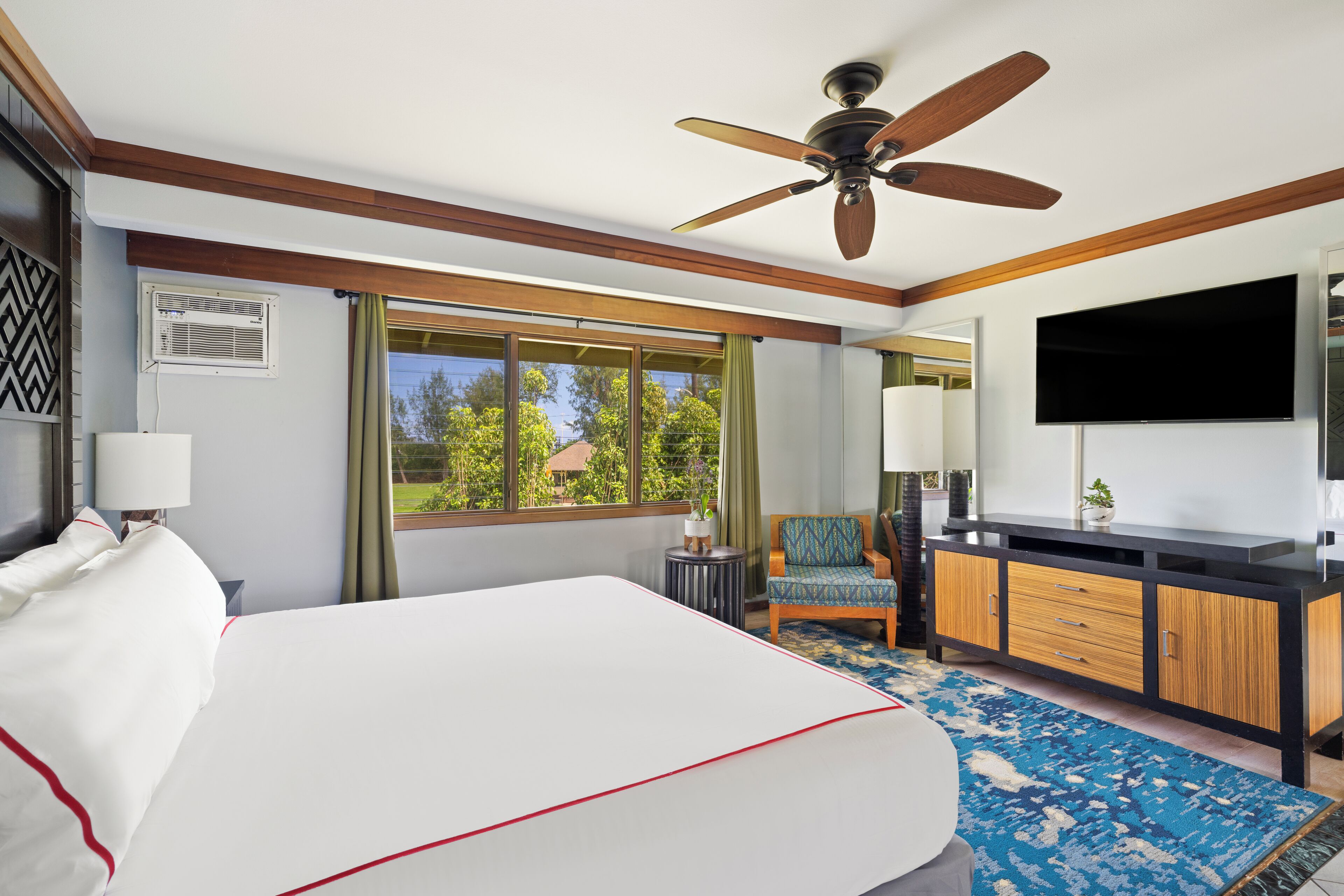 suite, 1 king bed (soaking tub, no resort fee, breakfast) | courtyard view