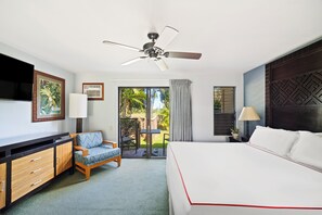 Standard Room, 1 Queen Bed, Roll-in Shower, Lanai (No Resort Fee, Free Breakfast)
