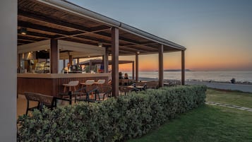 Poolside bar