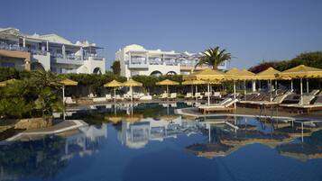 Seasonal outdoor pool, pool umbrellas, sun loungers