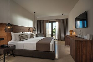 舒適洋房 | 客房內保險箱、書桌、筆電工作空間、隔音