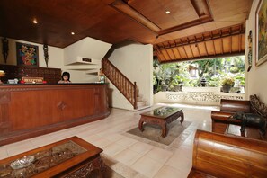 منصة إجراءات تسجيل الوصول/المغادرة