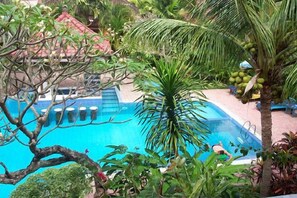 Outdoor pool - Sinar Bali Hotel (Legian)