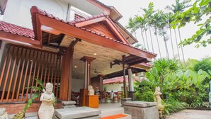 Unclassified image, 4 of 102, button - Sinar Bali Hotel (Legian)