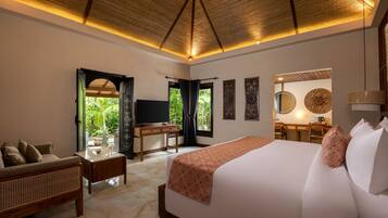 Suíte com design assinado, 1 quarto, banheira, no jardim (Special Opening Deals) | 1 quarto, frigobar, cofres nos quartos, escrivaninha