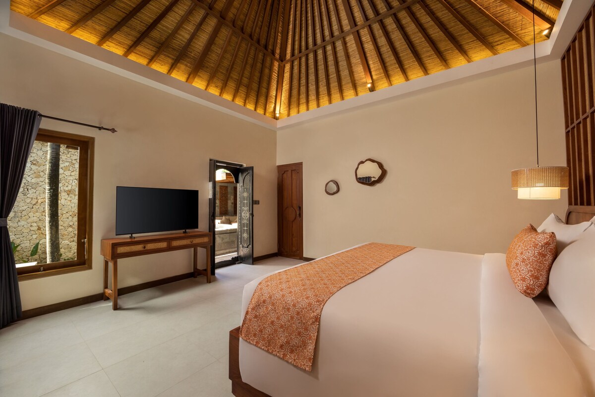 Family Suite | 1 bedroom, minibar, in-room safe, iron/ironing board