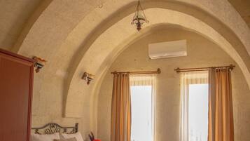 Deluxe Double Room | Individually decorated, blackout curtains, soundproofing, free WiFi