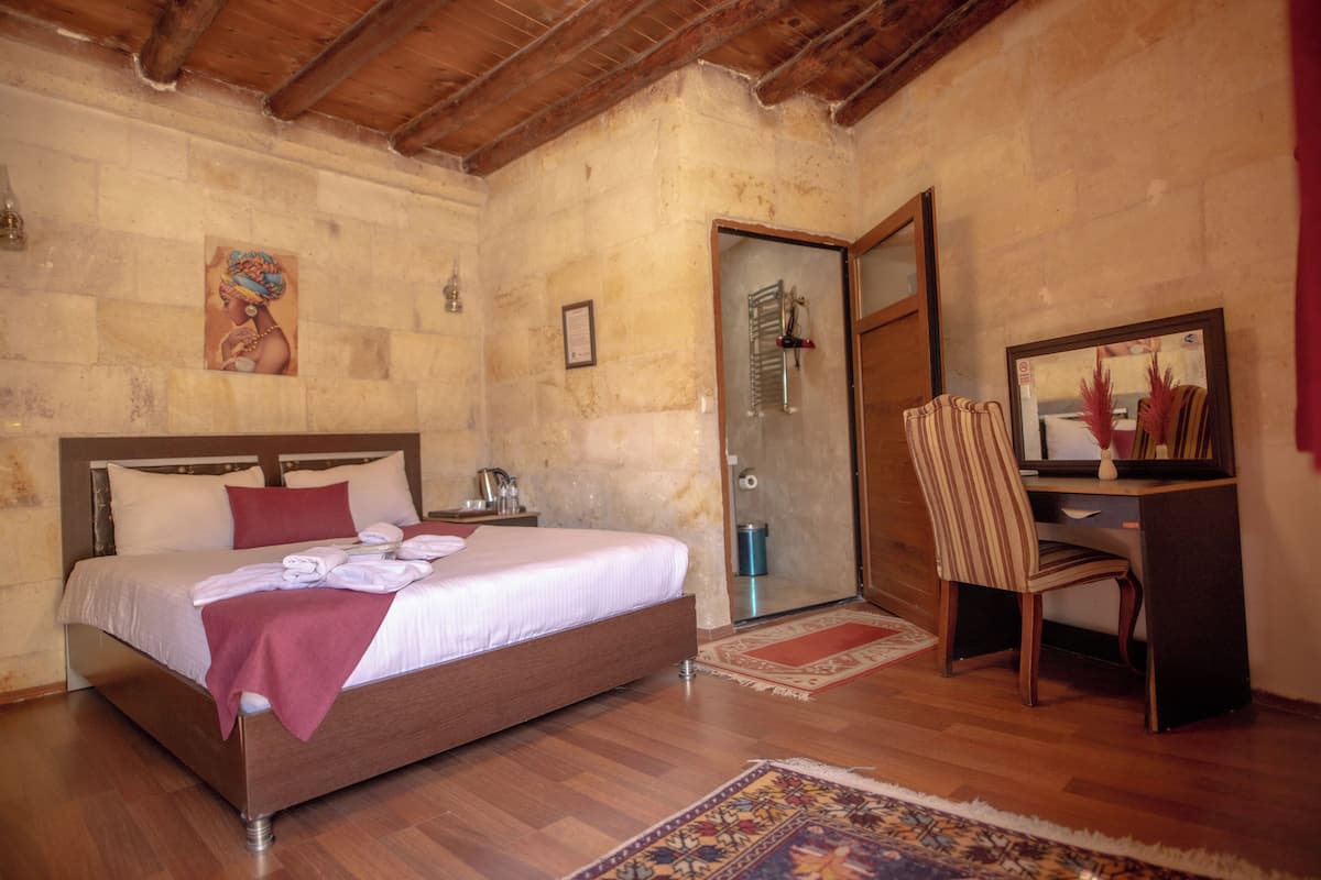 Classic Room | Blackout drapes, soundproofing, WiFi (free), individually decorated