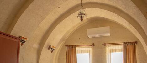 Deluxe Double Room | Individually decorated, blackout drapes, soundproofing, free WiFi