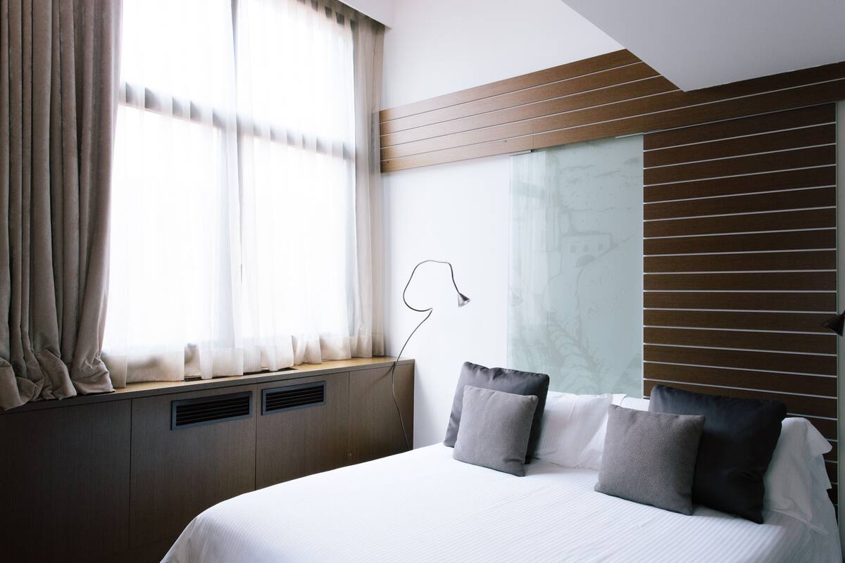 Double Room | Minibar, in-room safe, desk, laptop workspace