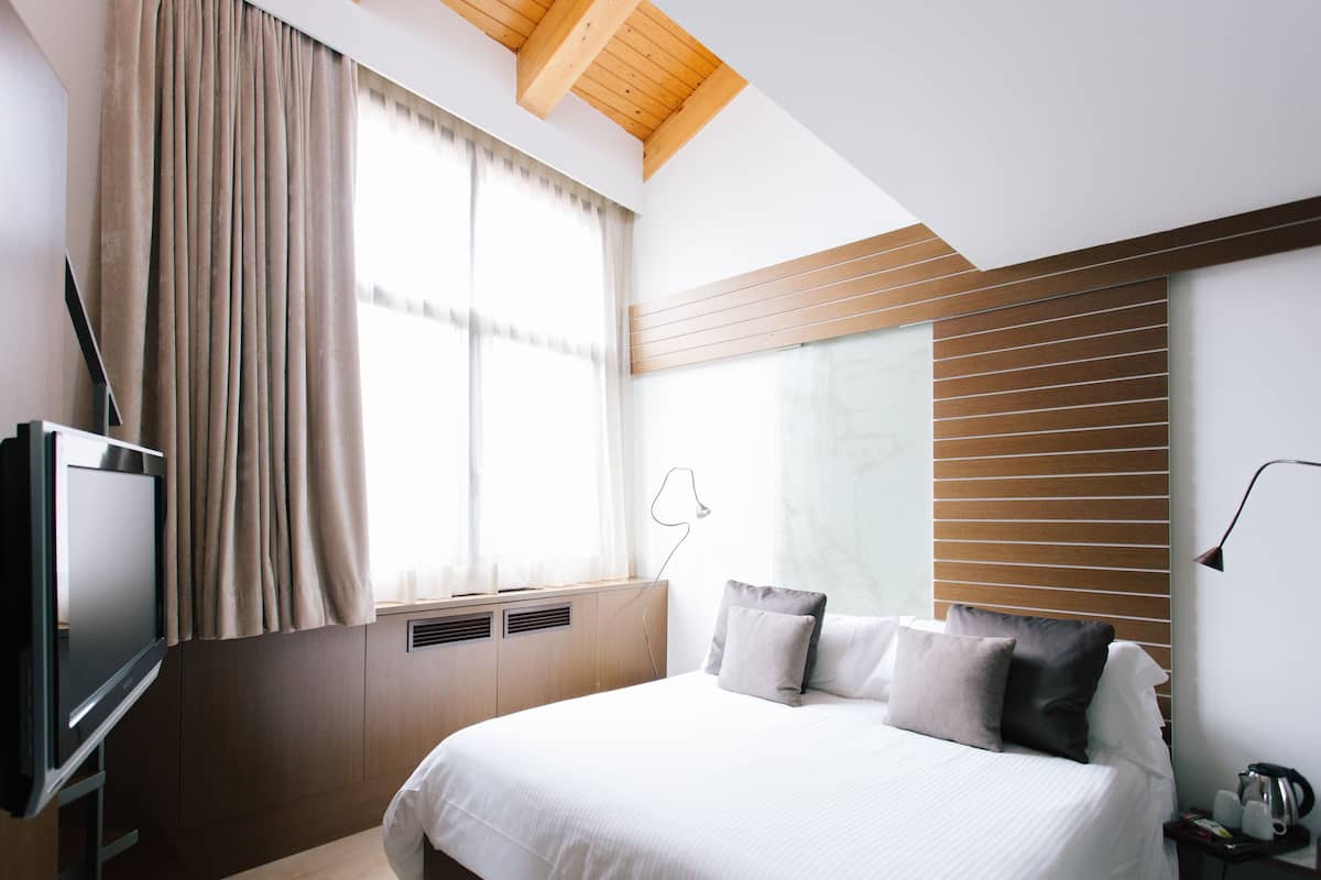 junior suite | minibar, in-room safe, desk, laptop workspace