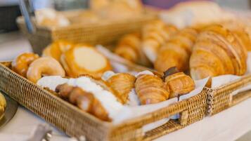 Desayuno buffet todos los días (con cargo)