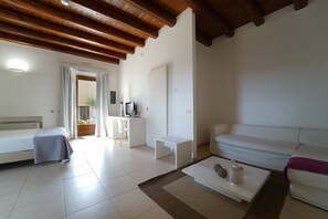 Junior Suite, 1 Bedroom | Living area