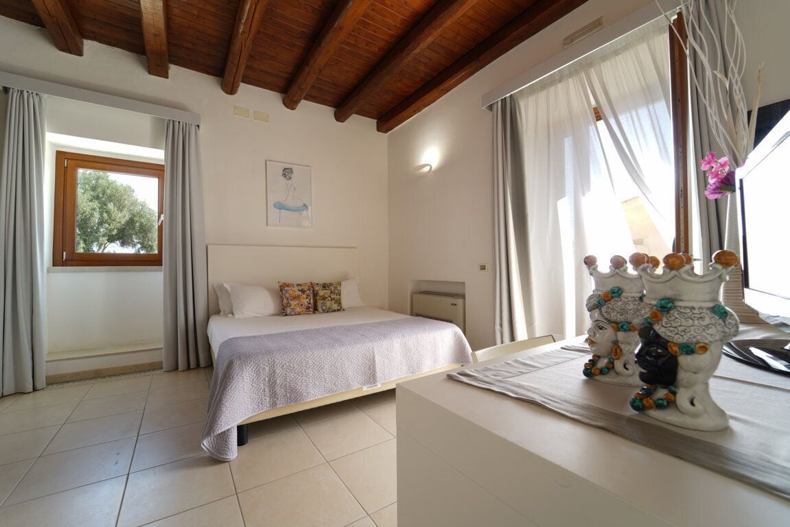 junior suite, 2 bedrooms | hypo-allergenic bedding, minibar, in-room safe, individually decorated