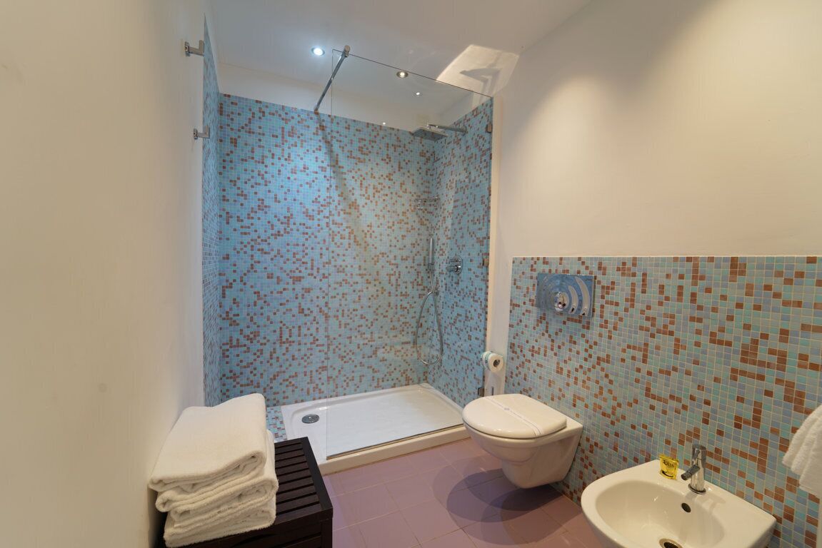 bathtub, free toiletries, hair dryer, bidet