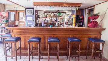 2 bares o lounges, bar junto a la alberca