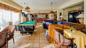 2 bars/lounges, poolside bar