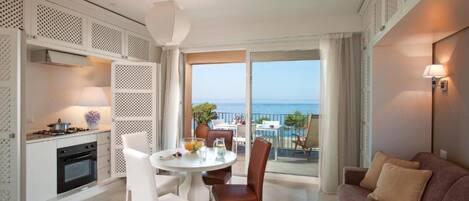Studio Suite, 1 Bedroom, Balcony, Beachfront | 1 bedroom, premium bedding, in-room safe, desk