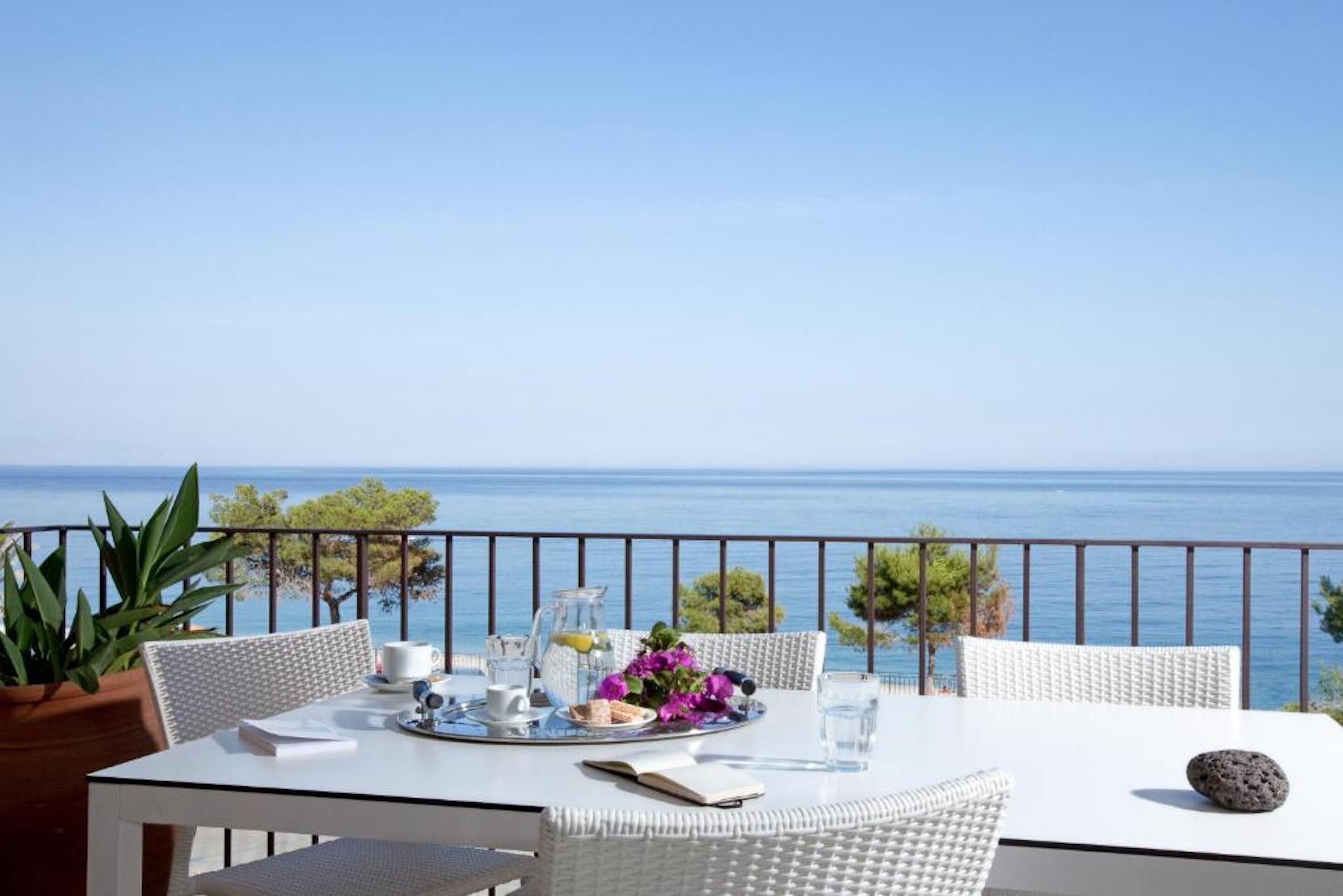 Suite monolocale, 1 camera da letto, balcone, di fronte alla spiaggia | Biancheria da letto di alta qualità, una cassaforte in camera