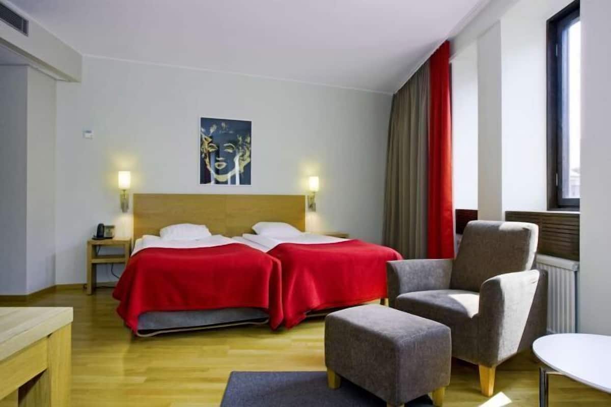 1 dormitorio, cortinas opacas, sistema de insonorización