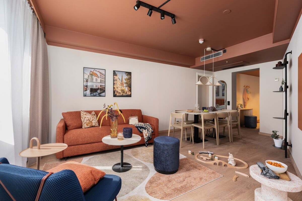 Apartamento, 3 habitaciones | Zona de estar | Televisión de 43 pulgadas con canales digitales