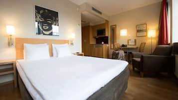 Double Room, 1 Double Bed | Blackout drapes, soundproofing, iron/ironing board, bed sheets