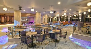 酒吧（店内）