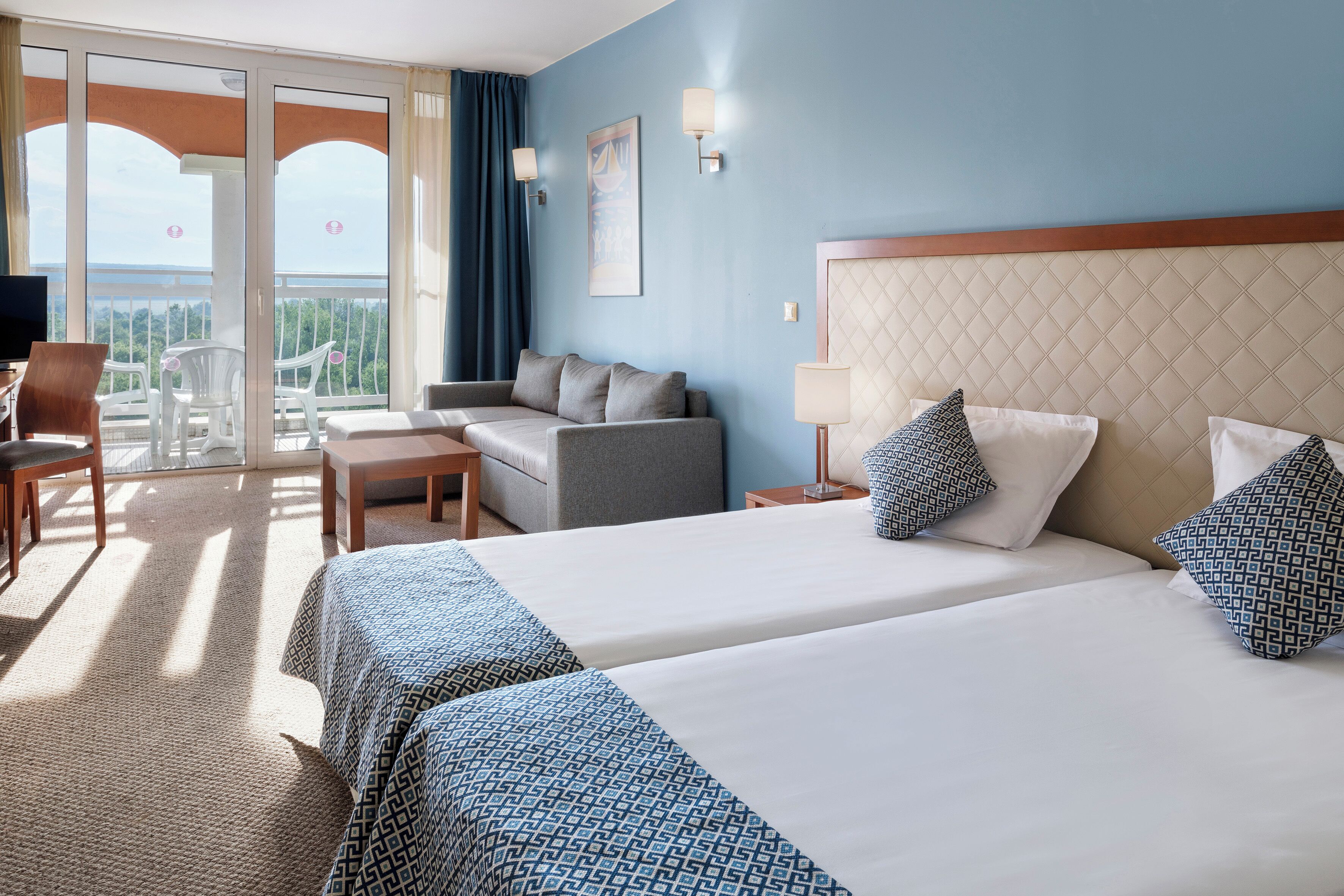 standard room, multiple beds, park view | minibar, desk, blackout curtains, free cots/infant beds