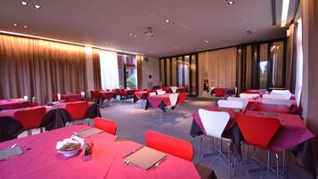 Daily buffet breakfast (EUR 12 per person)