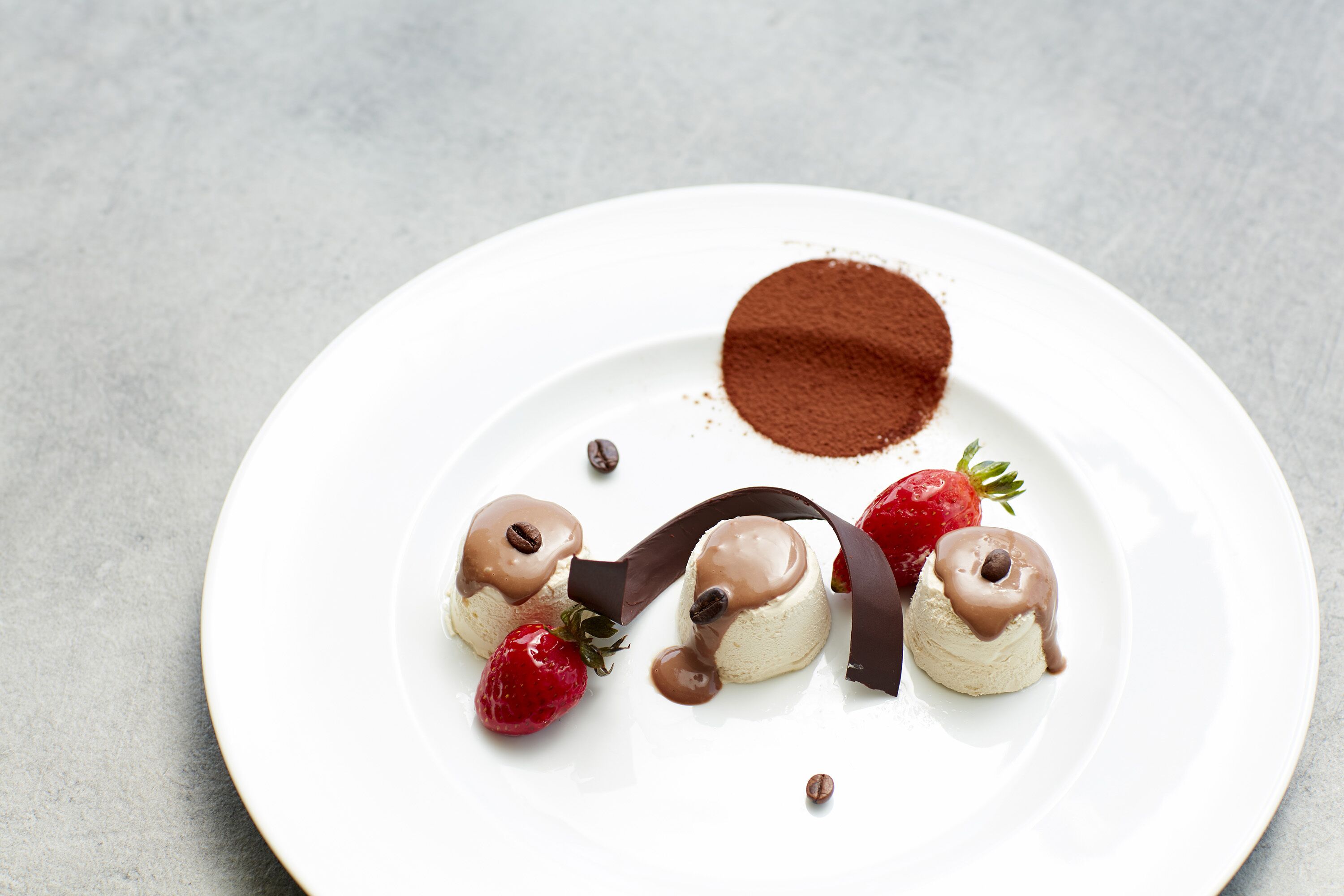 2 restaurants, breakfast, lunch, dinner served; international cuisine