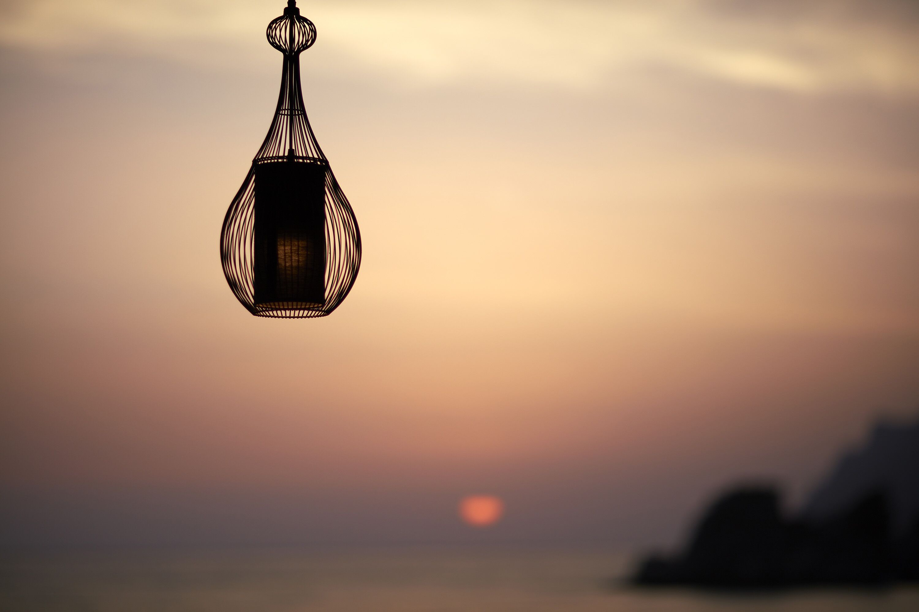 2 restaurants, breakfast, lunch, dinner served; international cuisine