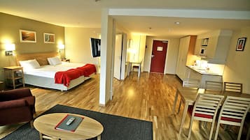 Bureau, fer et planche Ă repasser, Internet gratuit par cĂąble