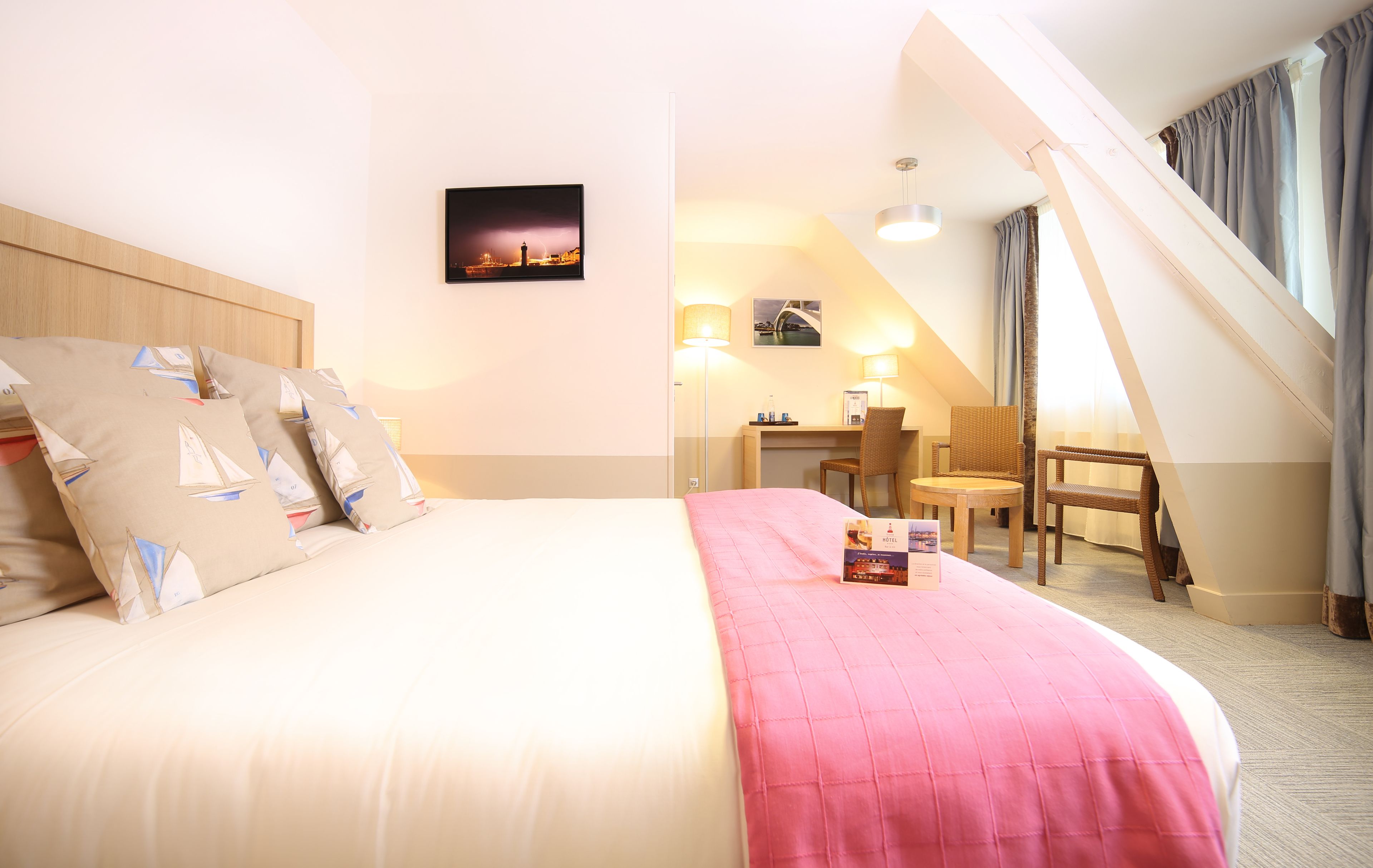deluxe room, harbour view | 1 bedroom, premium bedding, desk, free wifi