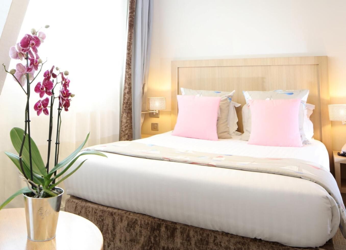 1 bedroom, premium bedding, desk, free wifi