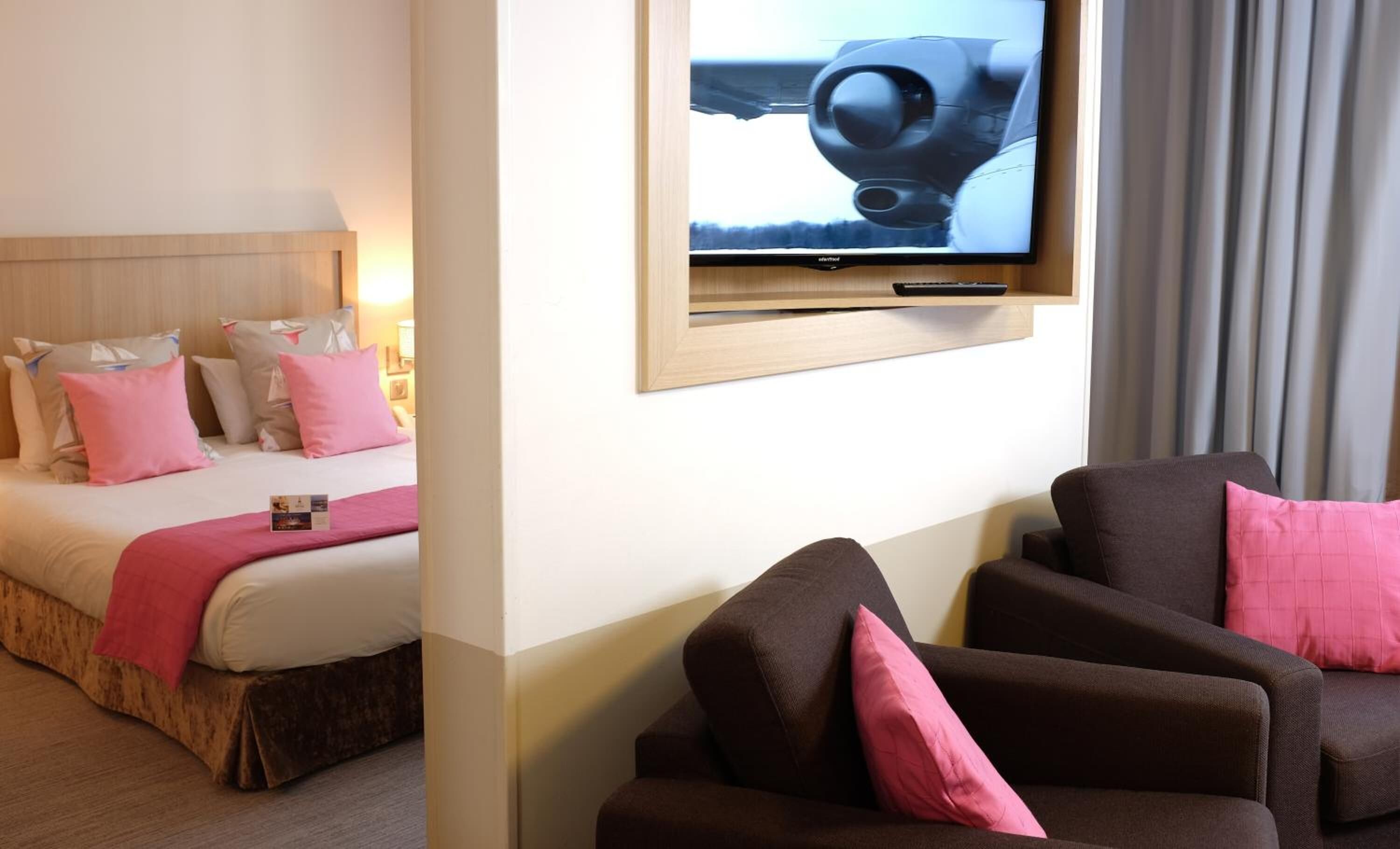 1 bedroom, premium bedding, desk, free wifi