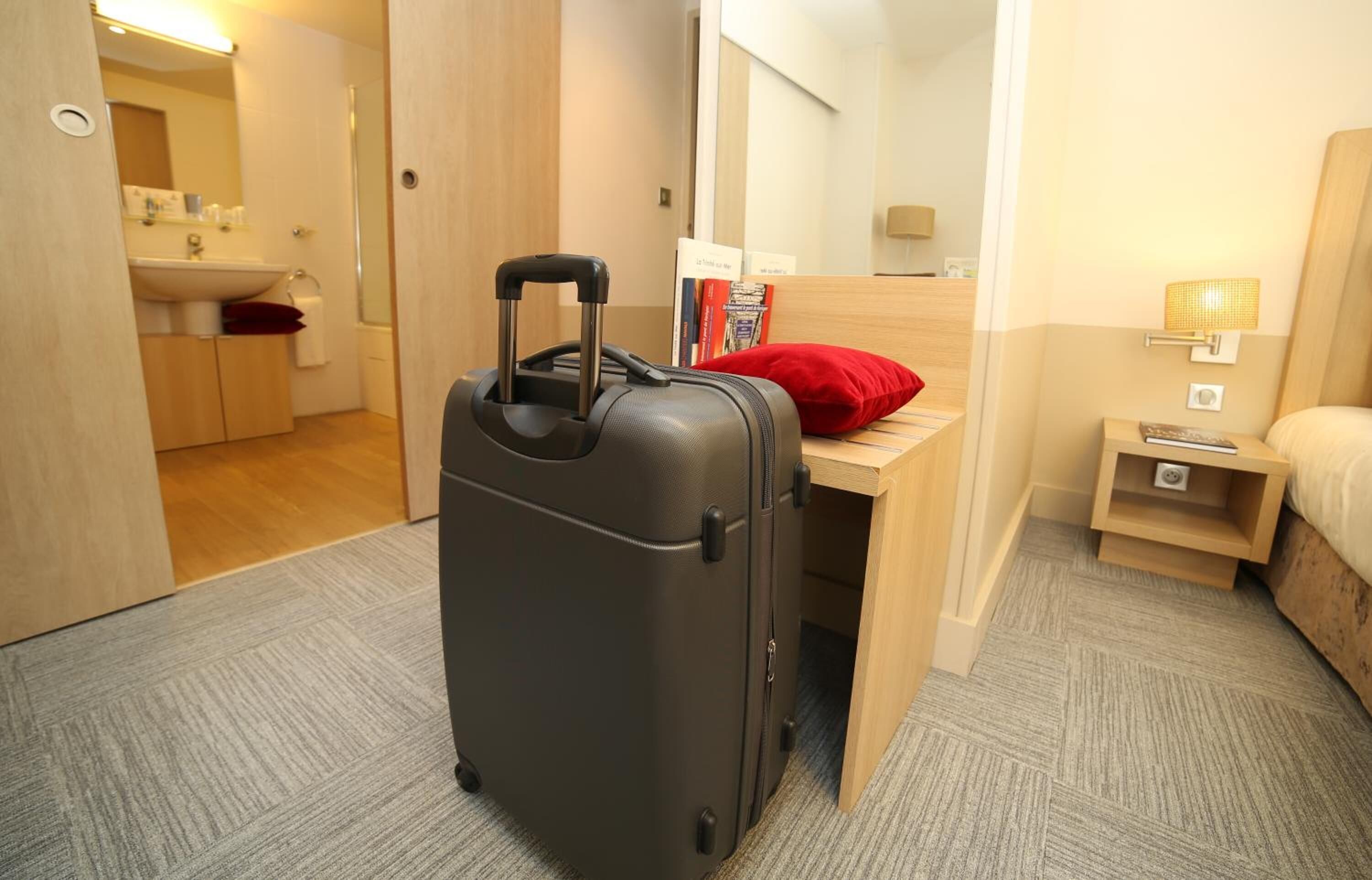 1 bedroom, premium bedding, desk, free wifi