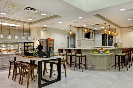 Hilton Garden Inn Lake Buena Vista Orlando - Image 37