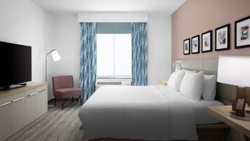 Una habitación de hotel con una cama, una silla, un escritorio con lámpara, televisión y cuadros en la pared.