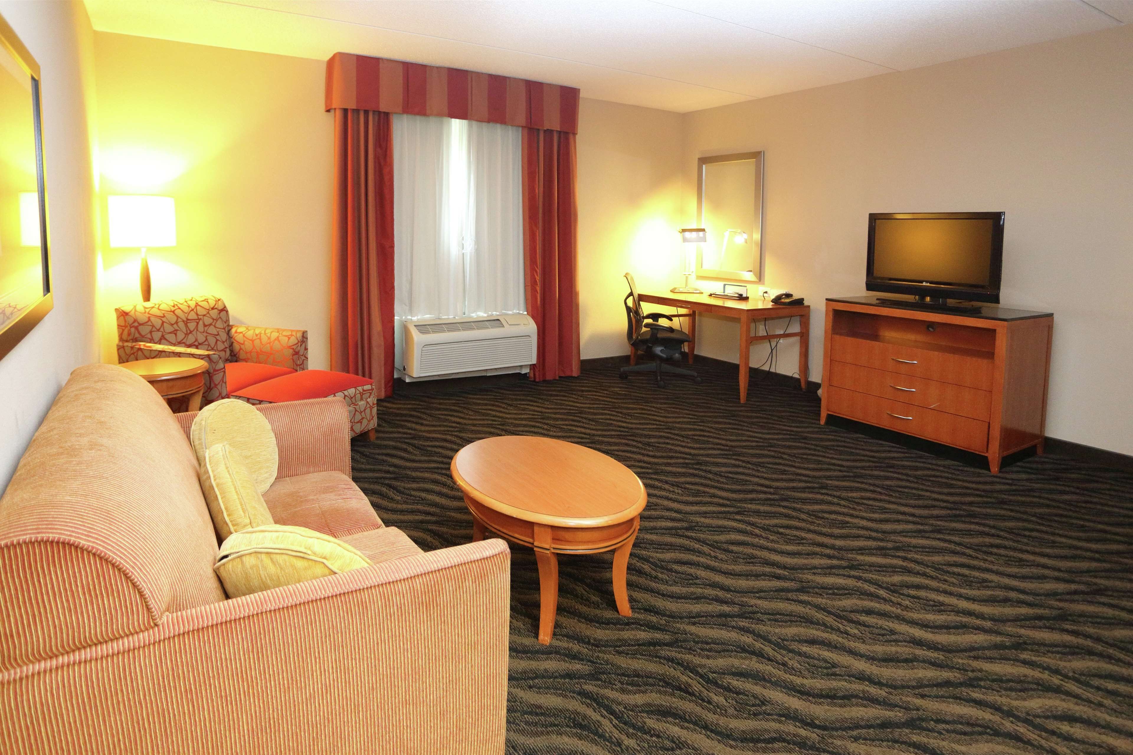 deluxe suite, 1 king bed | in-room safe, iron/ironing board, free cots/infant beds, rollaway beds