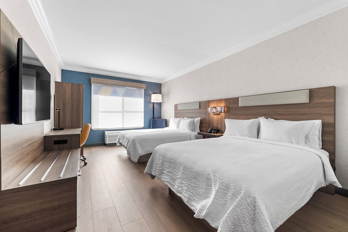 Phòng Tiêu chuẩn, 2 giường cỡ queen | Bàn, màn/rèm cản sáng, bàn ủi/dụng cụ ủi quần áo