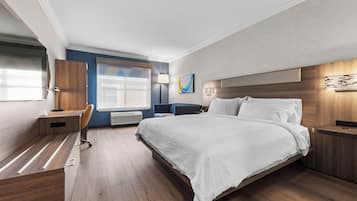 Standaard kamer, 1 kingsize bed | Een bureau, verduisterende gordijnen, een strijkplank/strijkijzer